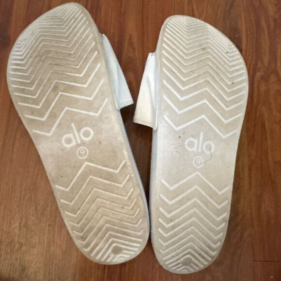 Alo white slides 9 sandals shoes - Picture 6 of 6